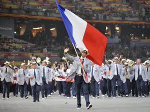 Défilé avec le drapeau Français aux Jeux olympiques